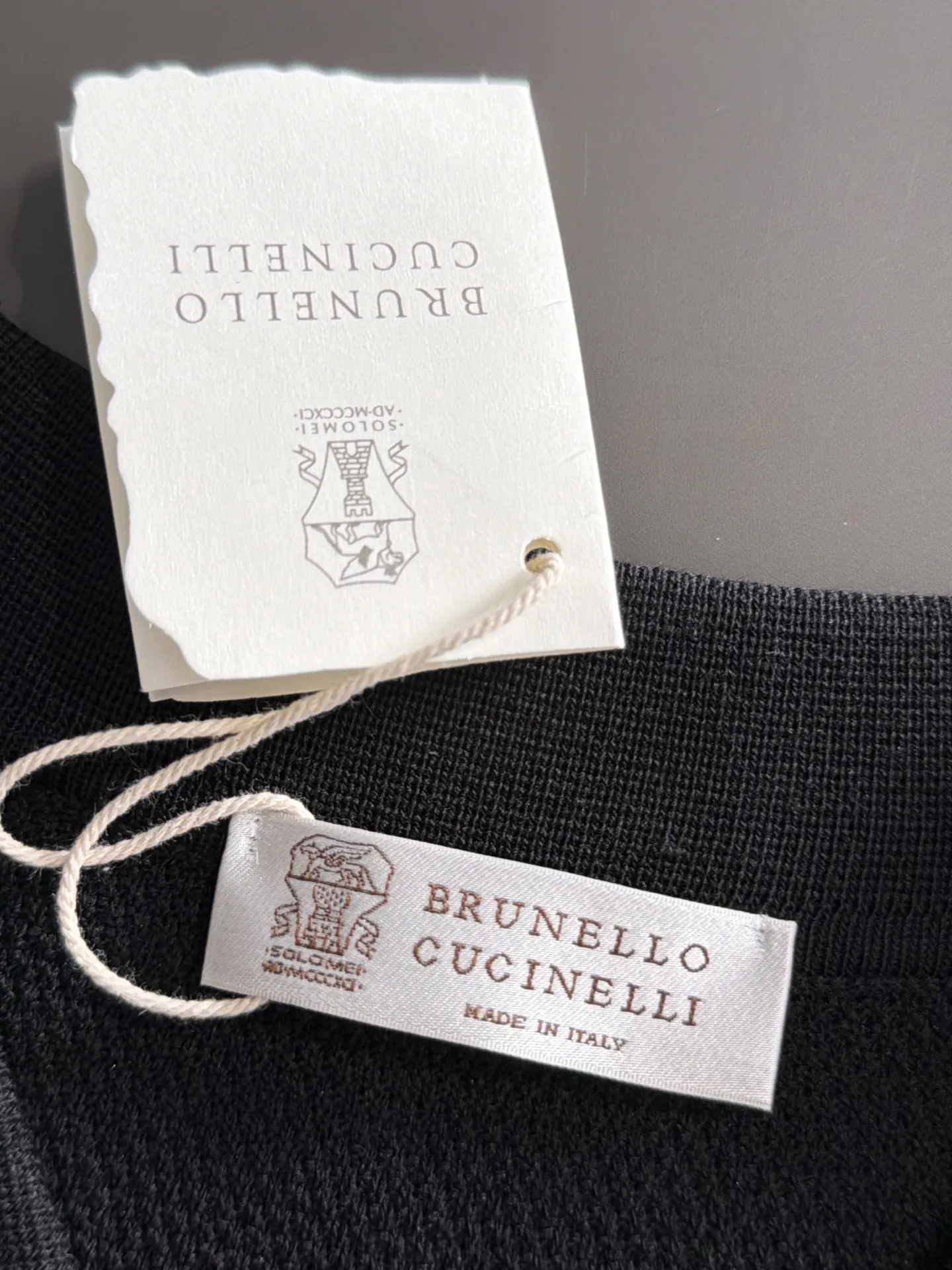 Next day shipment BC high quality-Brunello Cucineli 26ss New Arrival men's short-sleeved T-shirt. Like LP, it belongs to the same old-money style top brand. New Arrival is a top-notch brand. New Arrival Original men's casual short-sleeved. Made of combed cotton yarn knitted cotton-like fabric. Exclusive Premium custom-controlled raw materials. It feels substantial when weighed. The upper body is also more textured than ordinary T-shirts. Fashionable Versatile Hot Sale, skin-friendly and comfortable to wear, premium boutique, exquisite workmanship from Factory, great upper body, essential item for men, complete with three standards Sizes M-3XL